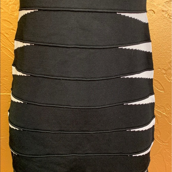 Arden B Black/Cream Bodycon Dress - Picture 3 of 5